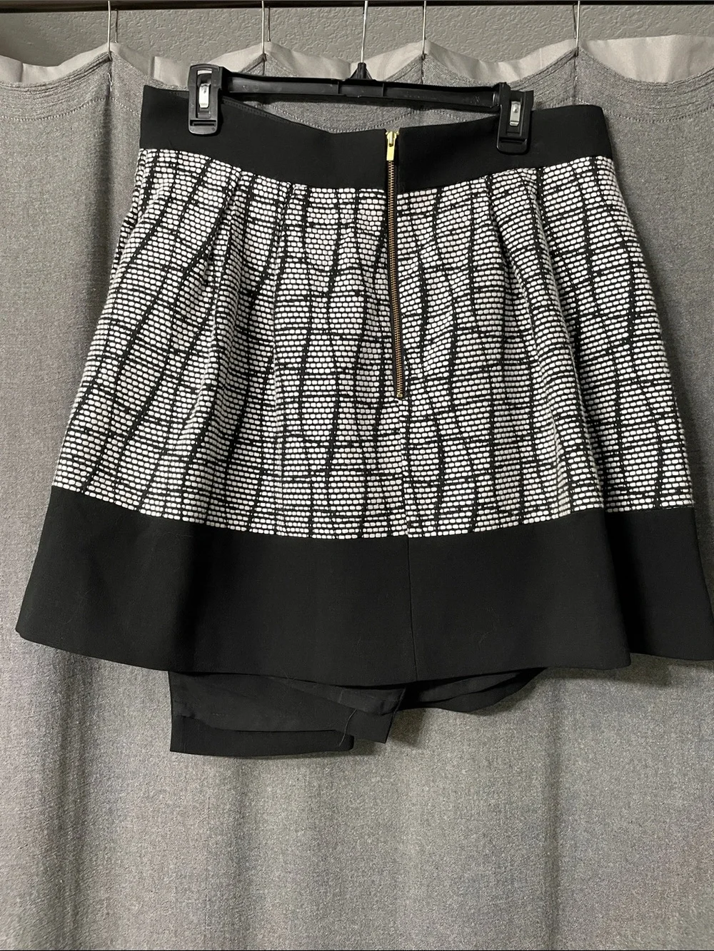 Banana Republic Black and White Lined Mini Skirt